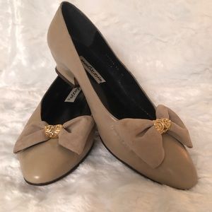Palizzio Vintage 90s Italian Leather Heels with Bows & Gold Accents 10M